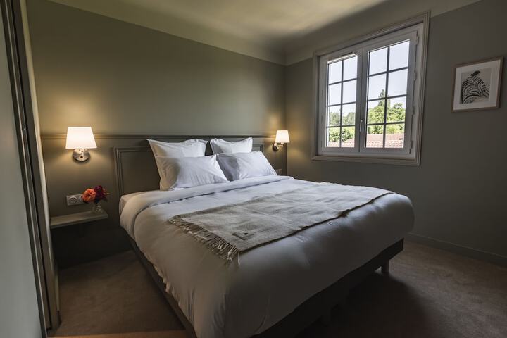 Room 9 of 33