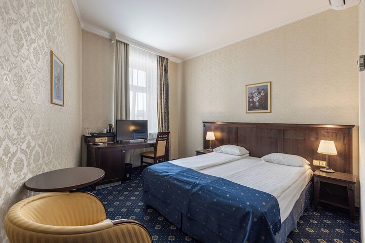 Room 13 of 48