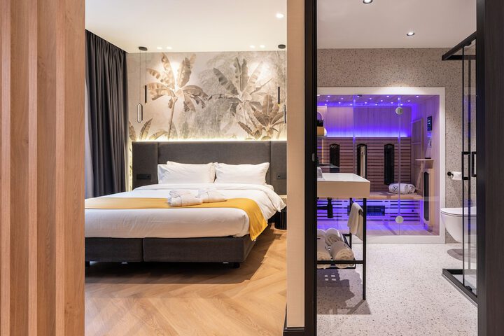 Room 21 of 32