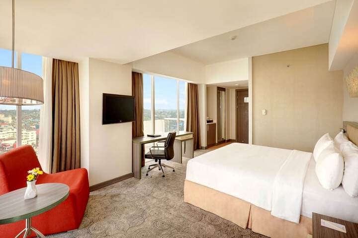 Room 4 of 95