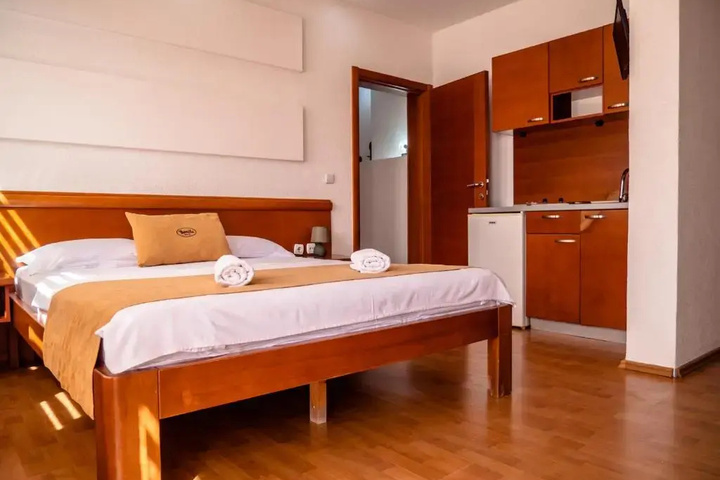 Room 3 of 8
