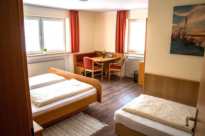 Room 6 of 30