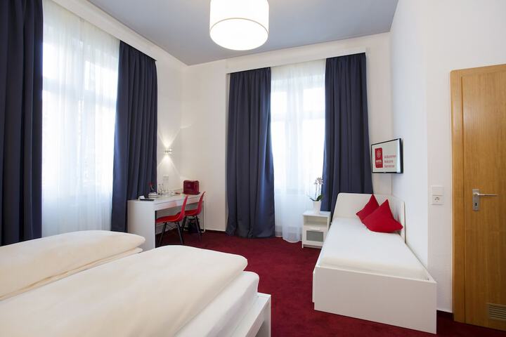 Room 5 of 32
