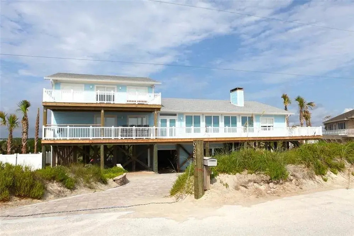 Exterior of Beach Gem 6 Br home by RedAwning