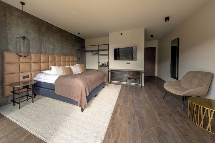 Room 6 of 82