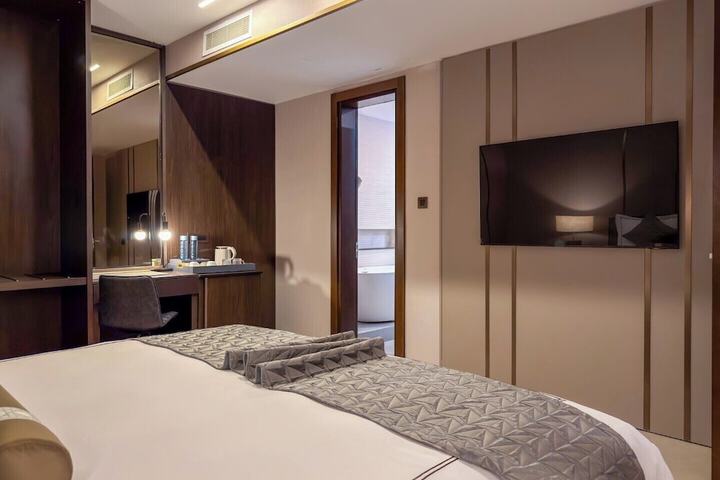 Room 38 of 179