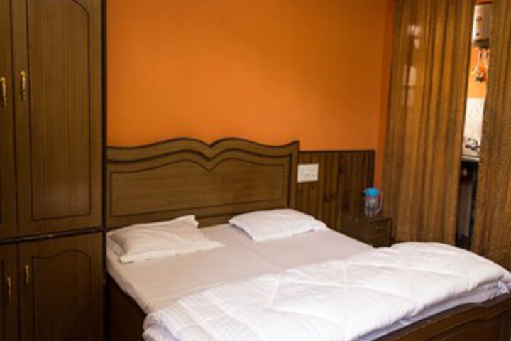 OYO 13342 Home Cozy Stay Naddi