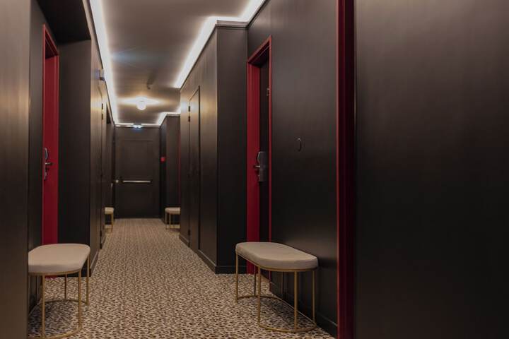 Entrance & Lobby