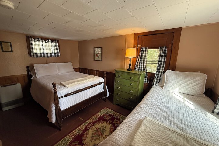 Room 42 of 212