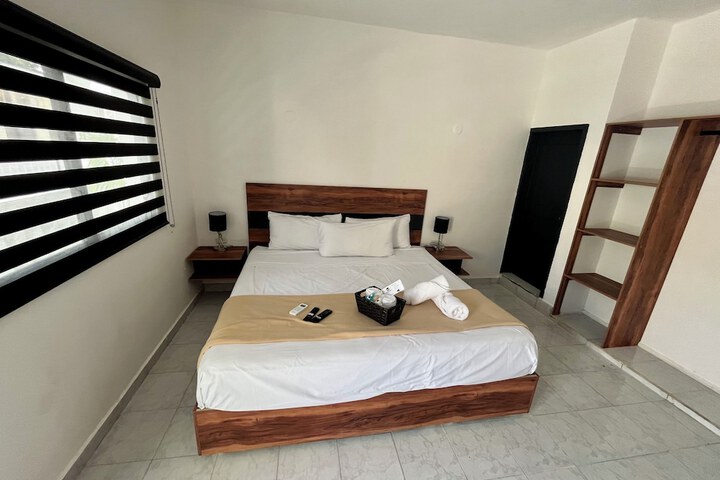 Room 16 of 108