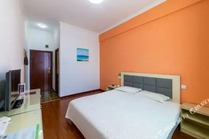 Room 2 of 3