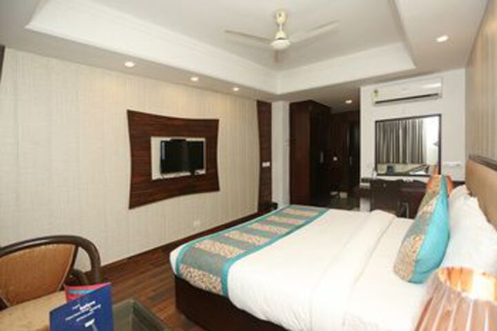 Room 13 of 31