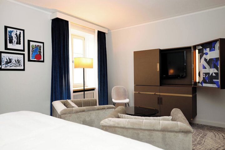 Room 27 of 64