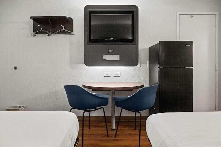 Room 13 of 28