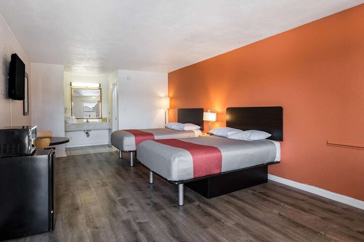 Room 21 of 44