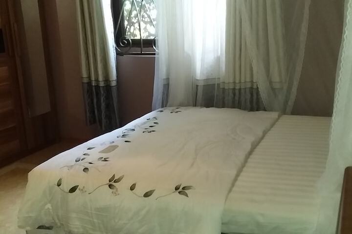Room 6 of 86