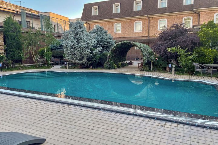 Pool 60 of 74