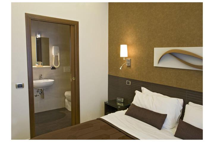 Room 133 of 159