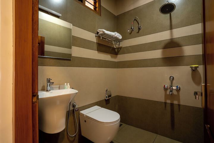 Room 12 of 37