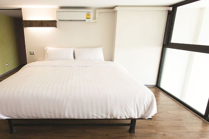 Room 4 of 20