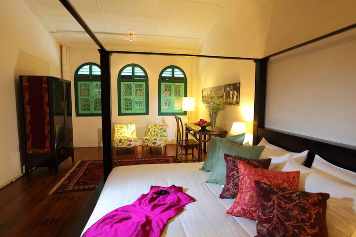 Room 6 of 42