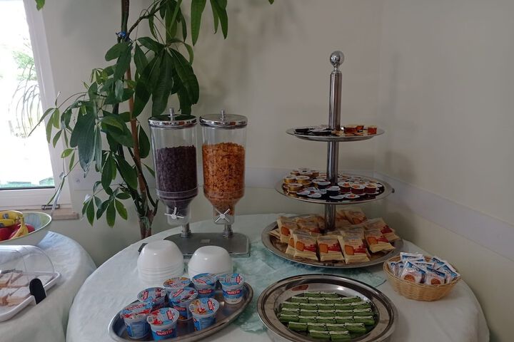 Breakfast/Coffee Service 14 of 25