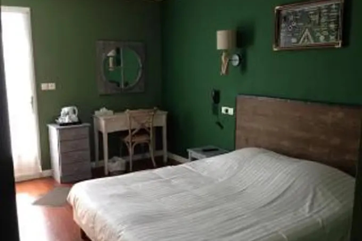 Room 3 of 10