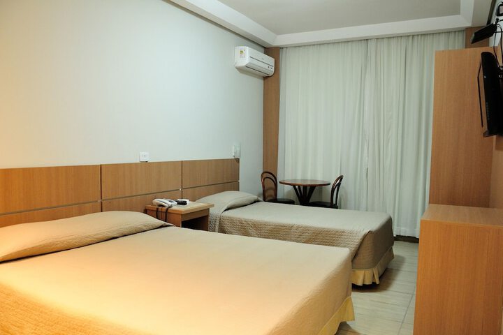 Room 14 of 80