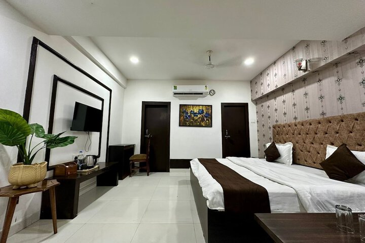 Room 19 of 36