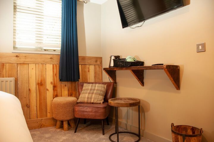 Room 8 of 16