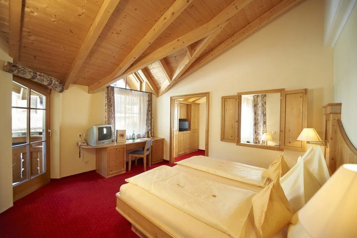 Room 2 of 12
