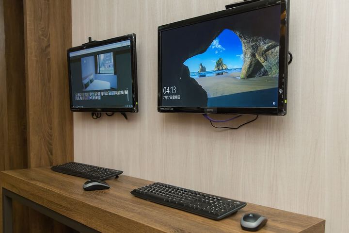 Business Center 54 of 57
