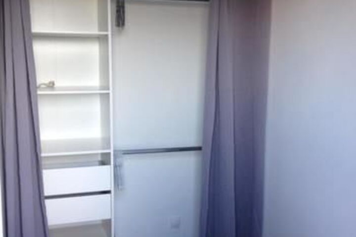 Room 9 of 16