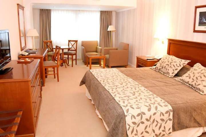 Room 6 of 14