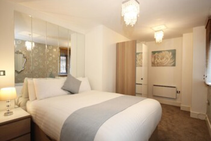 Room 93 of 141