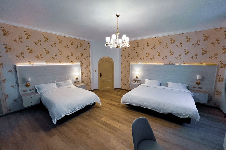 Room 5 of 90