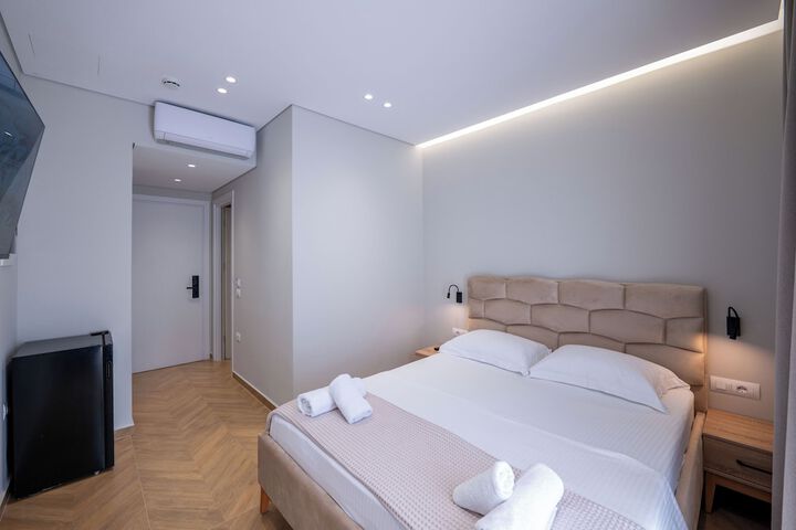 Room 13 of 65