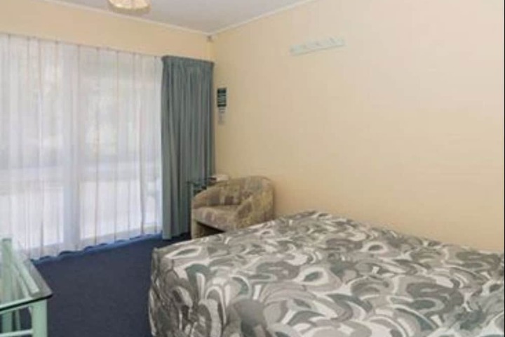 Room 18 of 107