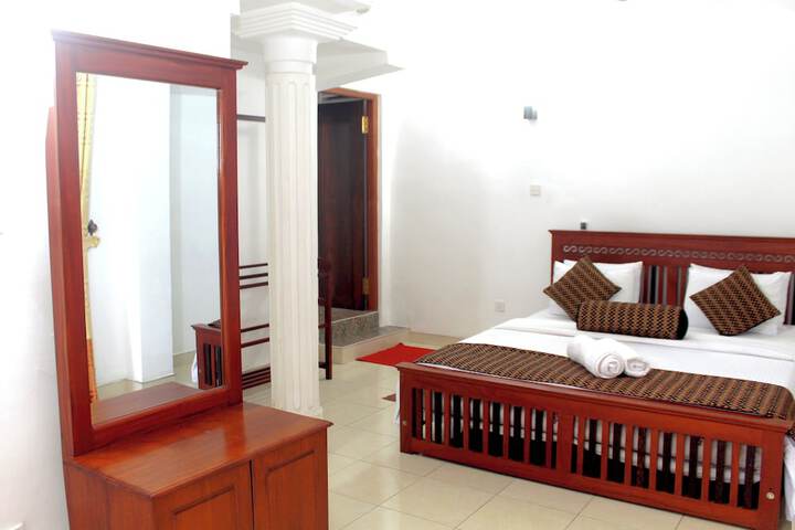 Room 3 of 7
