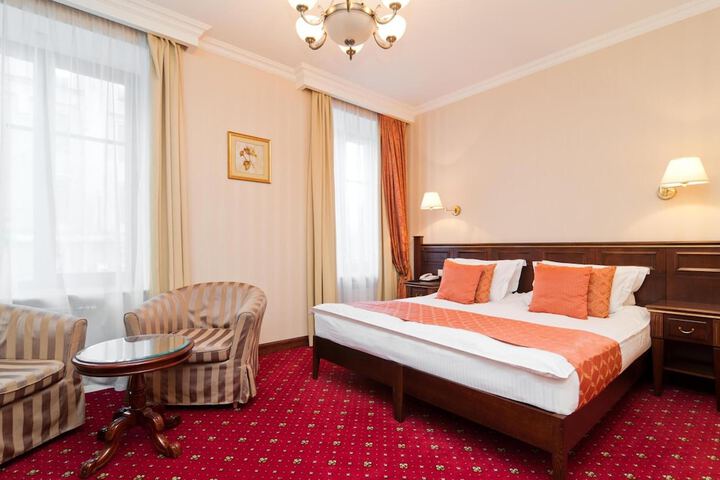 Room 7 of 37