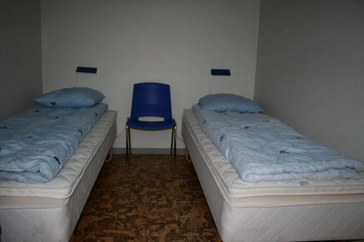Room 8 of 12
