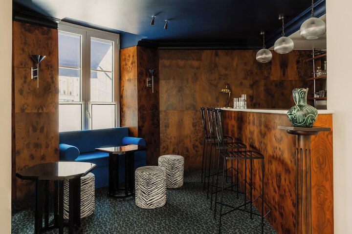 Lounge 95 of 103