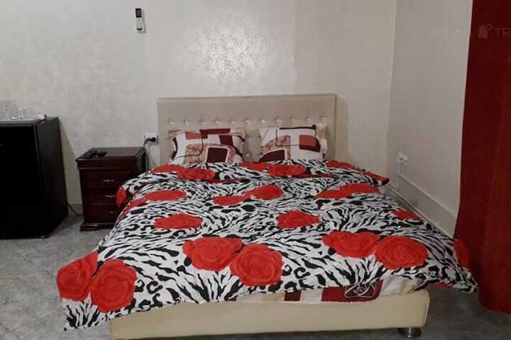 Room 10 of 18