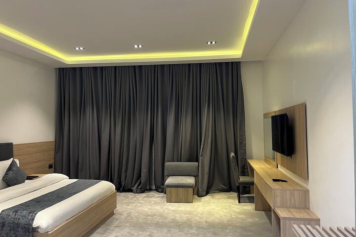 Room 14 of 48