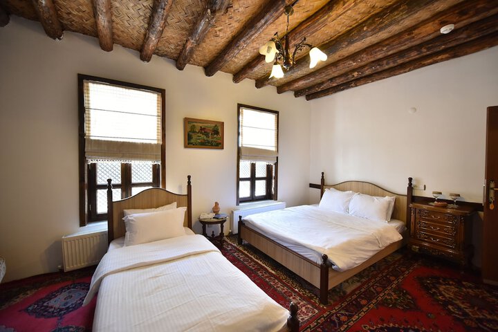 Room 9 of 25