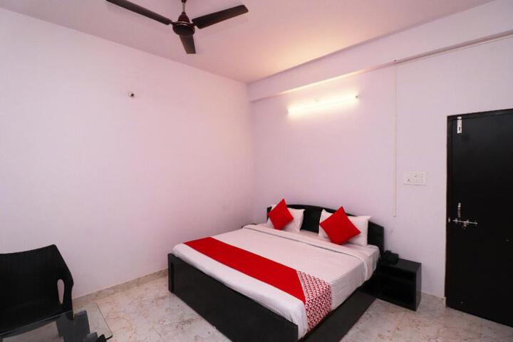 OYO 39774 Hotel Kanishka Residency
