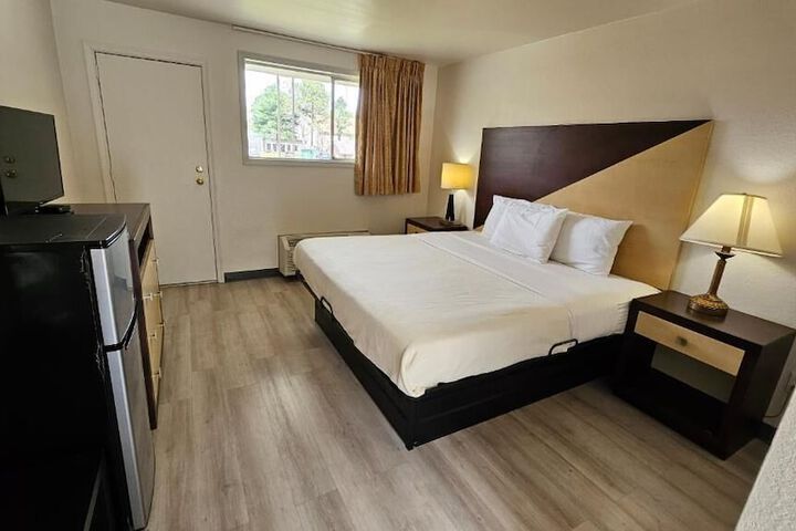 Room 6 of 11