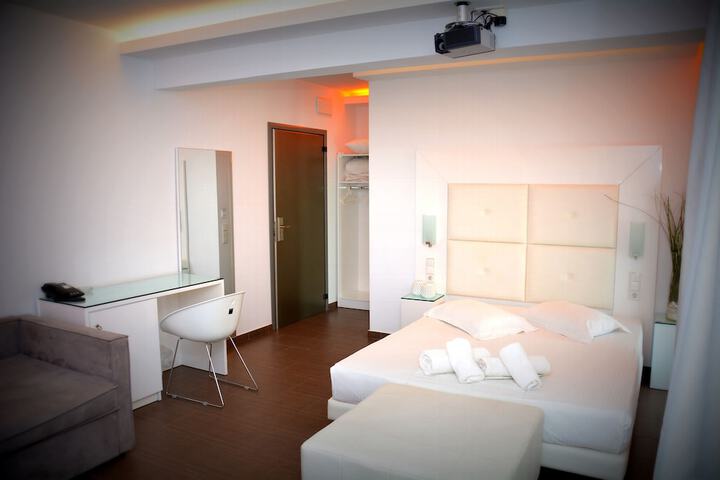 Room 28 of 38