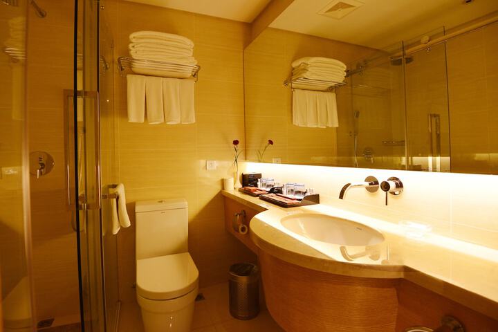 Room 18 of 32
