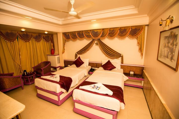 Room 15 of 36